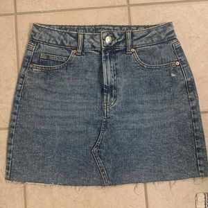Short denim skirt